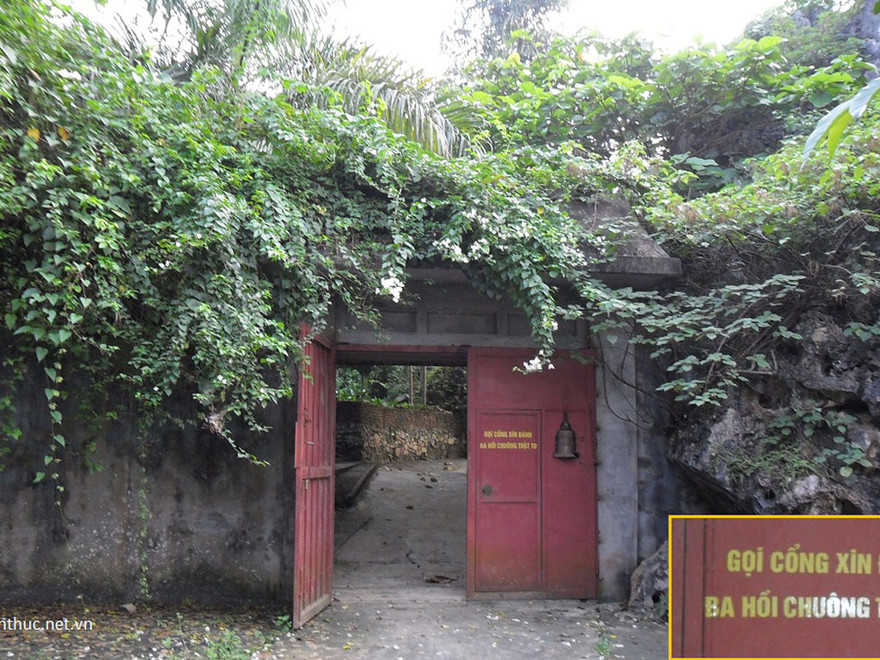 Đại gia xây mộ chờ ướp xác... mình