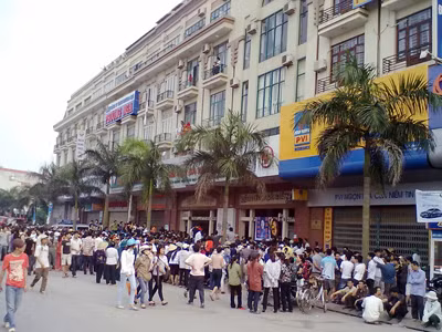 Bệnh viện bị dân vây không còn bệnh nhân