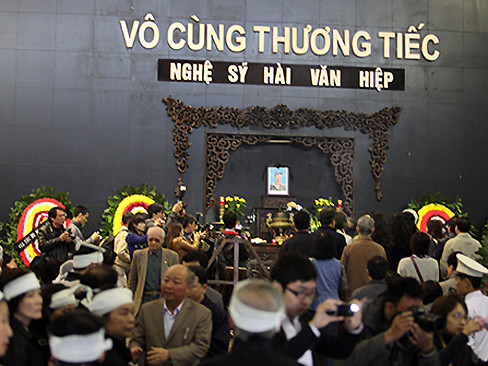 Tang lễ nghệ sĩ Văn Hiệp: Xót xa người ở lại