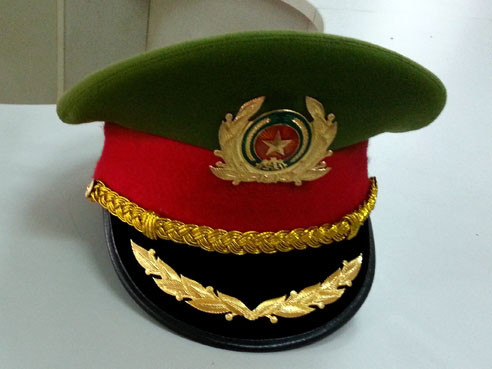 Mũ kêpi cấp tướng trong sòng bạc của ai?