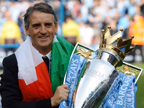 Mancini: Man City vừa trải qua một ngày điên rồ