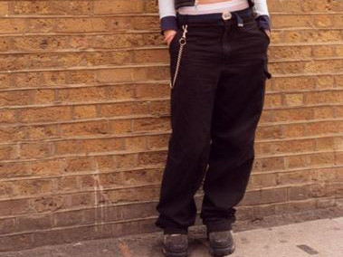 Mặc quần rộng bị phạt