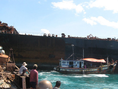 Bốn thợ lặn tử nạn khi trục vớt tàu nước ngoài