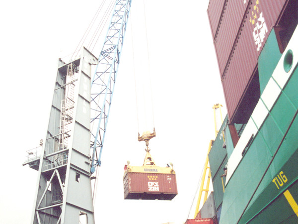 Hàng Việt chịu thêm nhiều áp lực cạnh tranh