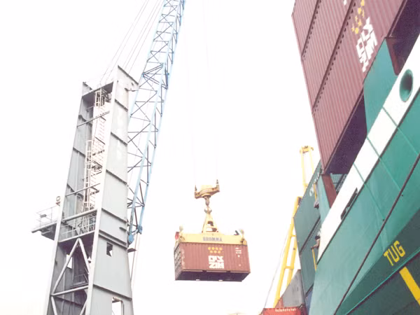 Hàng Việt chịu thêm nhiều áp lực cạnh tranh