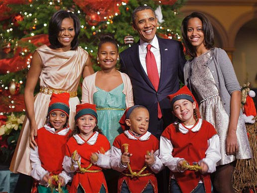 Gia đình ông Obama trao sách cho bốn bệnh nhân cũ của trung tâm