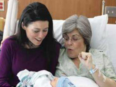 Bà già 61 tuổi sinh 'cháu trai' hộ con gái