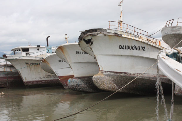 Tàu mua bạc tỉ, bán giá sắt vụn