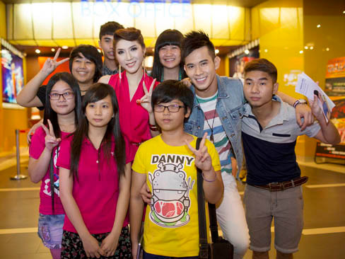 Ngọc Quyên, Hồ Vĩnh Khoa bị fans bám riết