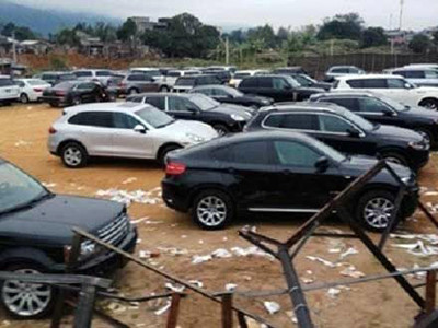 'Triển lãm' siêu xe phủ bụi tại Việt Nam