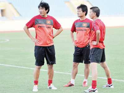 HLV Hoàng Anh Tuấn tạm quyền ĐTVN?