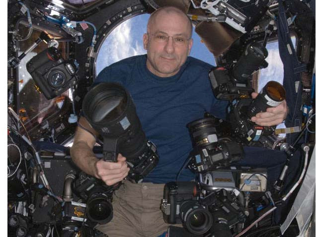 Thế giới máy ảnh trên Trạm Vũ trụ Quốc tế