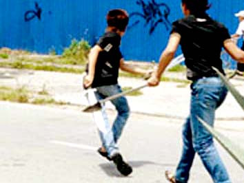 Chi cục phó thi hành án bị chém trước nhà