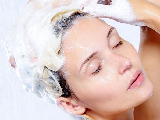 Khô da vì dùng dầu gội đầu để tắm