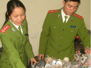 Đầu năm đi 'chợ đạo chích' Hà Nội