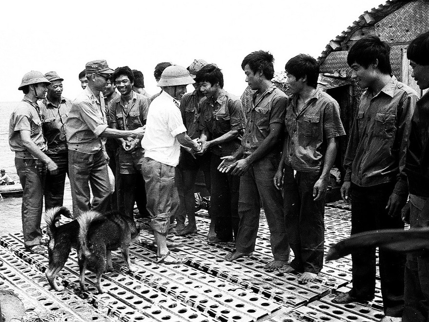 CQ-88: Trường Sa những ngày không thể quên (II)