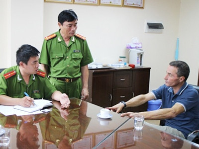 Đối tượng Larroque Olivier tại cơ quan điều tra