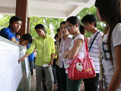 Gần 120 trường công bố điểm thi