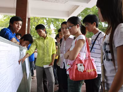 Gần 120 trường công bố điểm thi