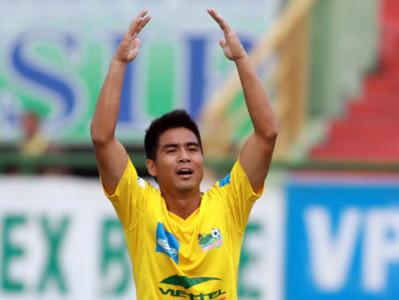 Nhiều CLB ‘gãy cả xương sườn’ vì lương cho ngoại binh