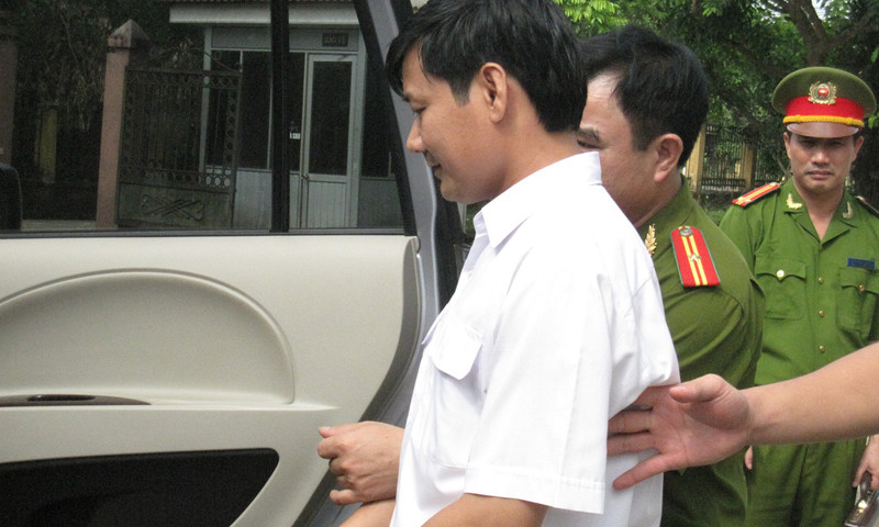 Bắt khẩn cấp bảy đối tượng liên quan phá rừng