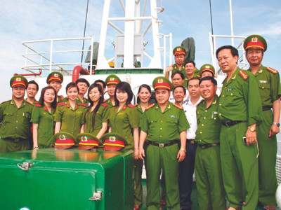 Đoàn cán bộ Học viện Cảnh sát nhân dân ra thăm và làm việc tại Trường Sa