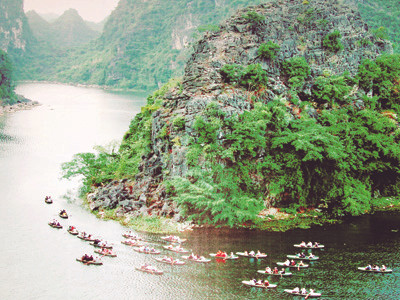 Khoe hang động Tràng An với UNESCO