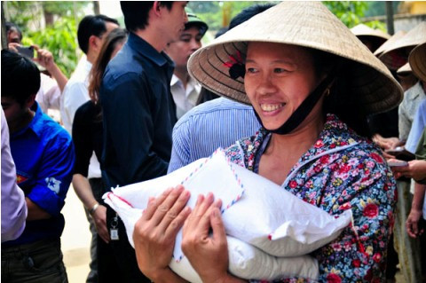 Những người con nơi xa hướng về quê hương