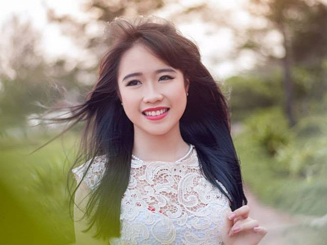 Những cô gái lột đồ xinh đẹp trong 'anh không đòi quà'