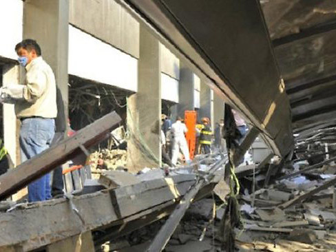 Nổ nhà chọc trời, gần 100 người thương vong