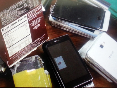 Vận chuyển lậu cả trăm chiếc điện thoại qua đường hàng không