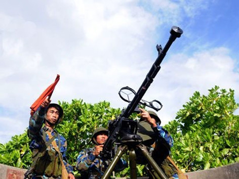 Chiến sĩ đảo Sơn Ca luyện tập bắn máy bay