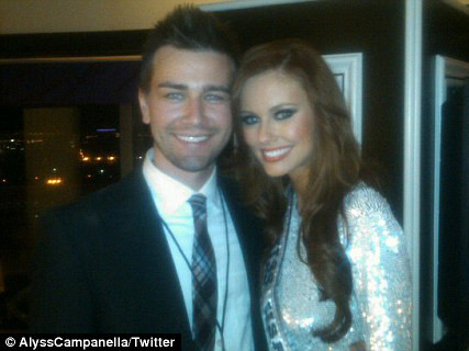 Tân hoa hậu Mỹ hẹn hò diễn viên Hollywood