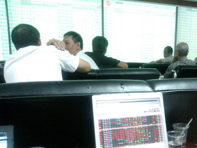 Chứng khoán & BĐS: Cặp đôi không song hành