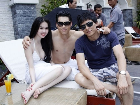 Vì sao phim đầu tiên của Ngọc Trinh bị hoãn chiếu?