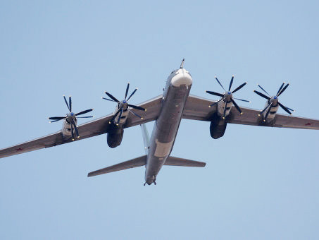 Nga điều động siêu máy bay ném bom Tu-95 tập trận