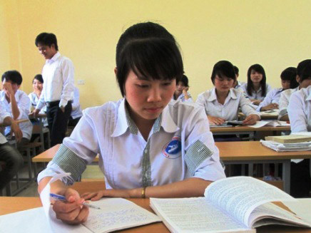 Gặp nữ sinh mồ côi học giỏi, đam mê môn Sử