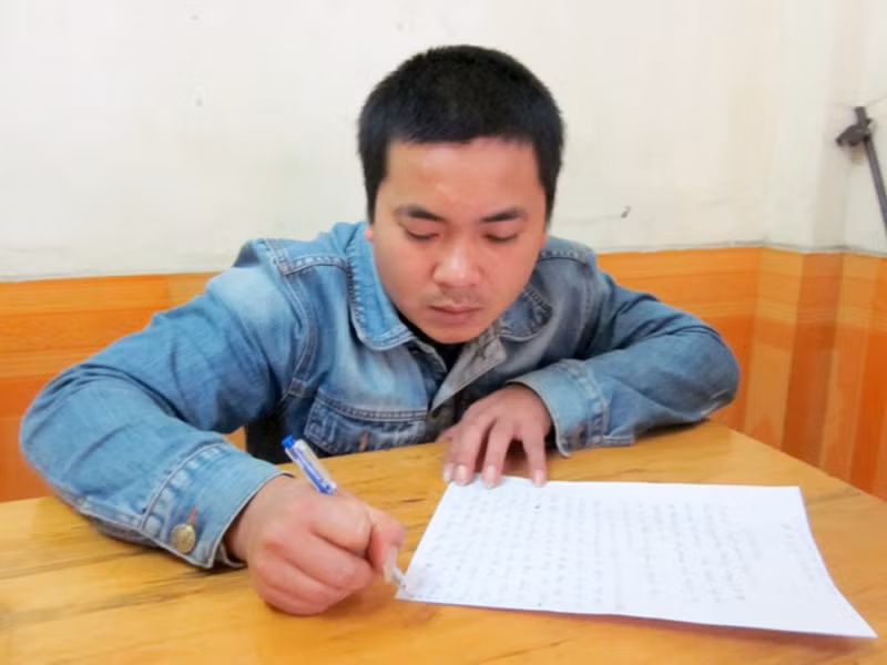 Tài xế Nguyễn Huy Thắng tại trụ sở công an. Ảnh: An Phú