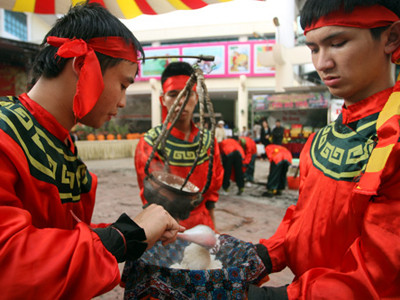 Hội thi thổi cơm đầu xuân độc đáo ở Hà Nội