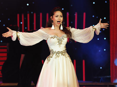 Minh Hằng: Quá gợi cảm trong 'The Phantom'