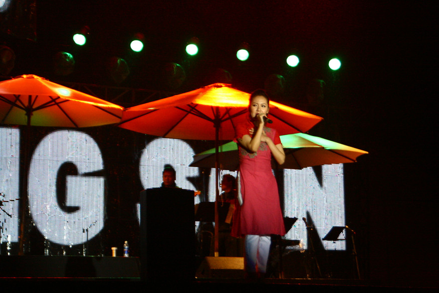 Đội mưa nghe nhạc Trịnh