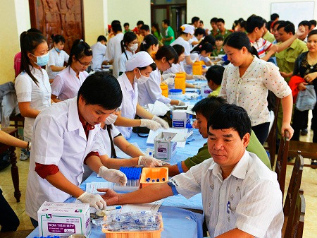 Tấp nập chờ được hiến máu trong Hành trình đỏ tại Đắk Lắk