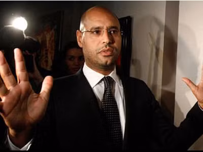 Con trai ông Gaddafi muốn đầu hàng