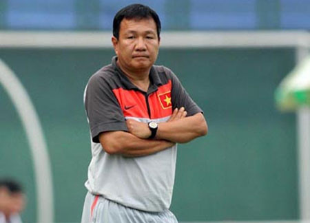 HLV Hoàng Văn Phúc nhận lỗi với người hâm mộ