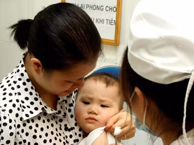 Tạm ngừng sử dụng lô vaccine Quinvaxem inj