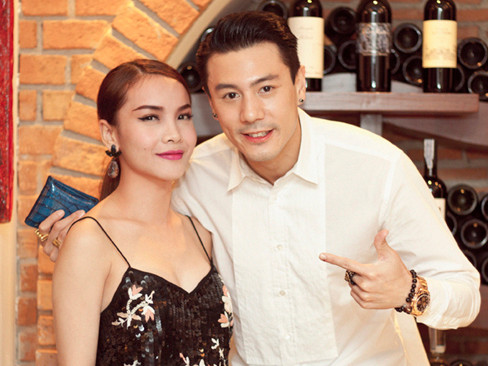 Yến Trang gây 'bão like' khi thân mật hotboy Thái