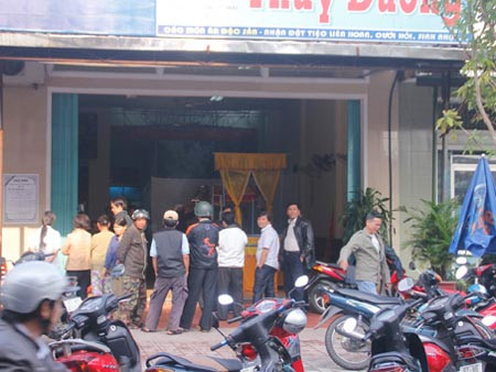 Một phụ nữ bị điện giật chết khi đang tắm