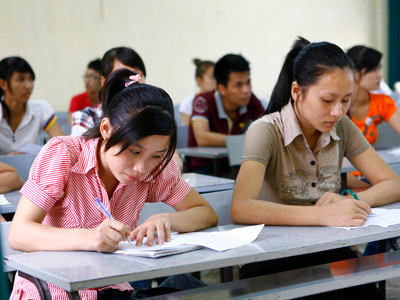 Thầy và trò bị siết trong vòng kim cô thi cử