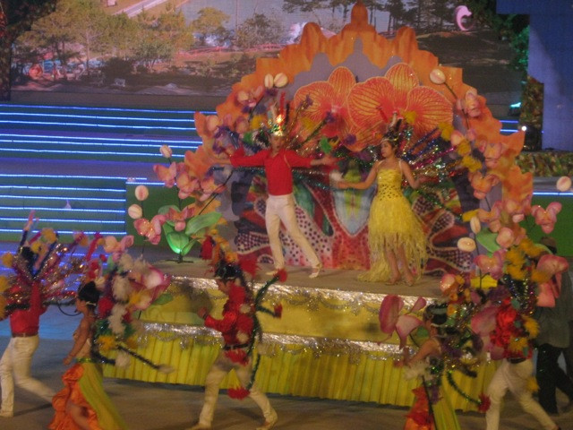 Lên Đà Lạt thưởng ngoạn Festival hoa 2013