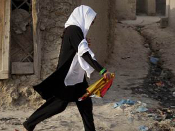 Hàng loạt nữ sinh bị đầu độc